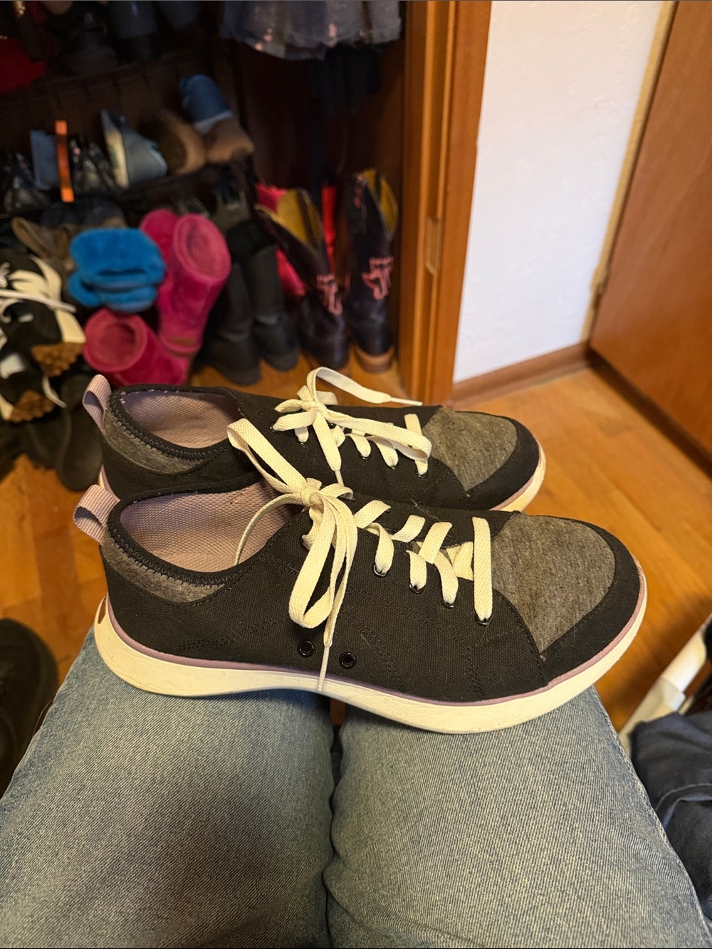 Casual Black & Gray Lace-Up Women's Sneakers - Picture 1 of 4